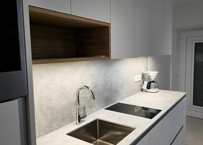 Seaview Mirjam With Jacuzzi 포르토로즈